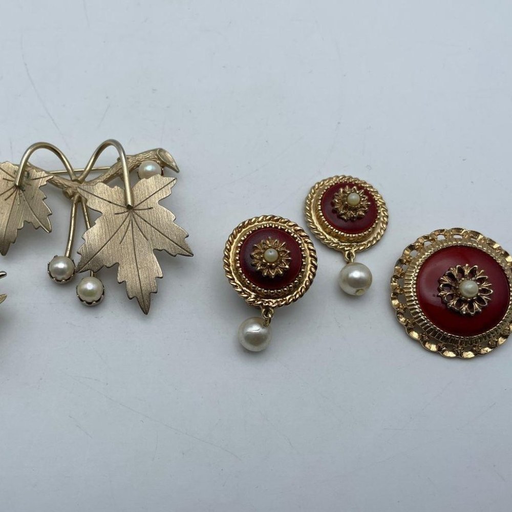 Vintage Women's Red & Gold Tone Sarah Cov. Maple leaf Brooch & Earring Set of 2